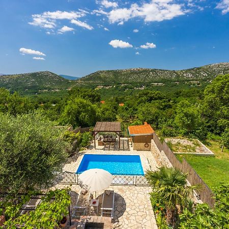 Villa Cocoon - Vacation Home With Heated Pool & Garden Брибир Екстериор снимка