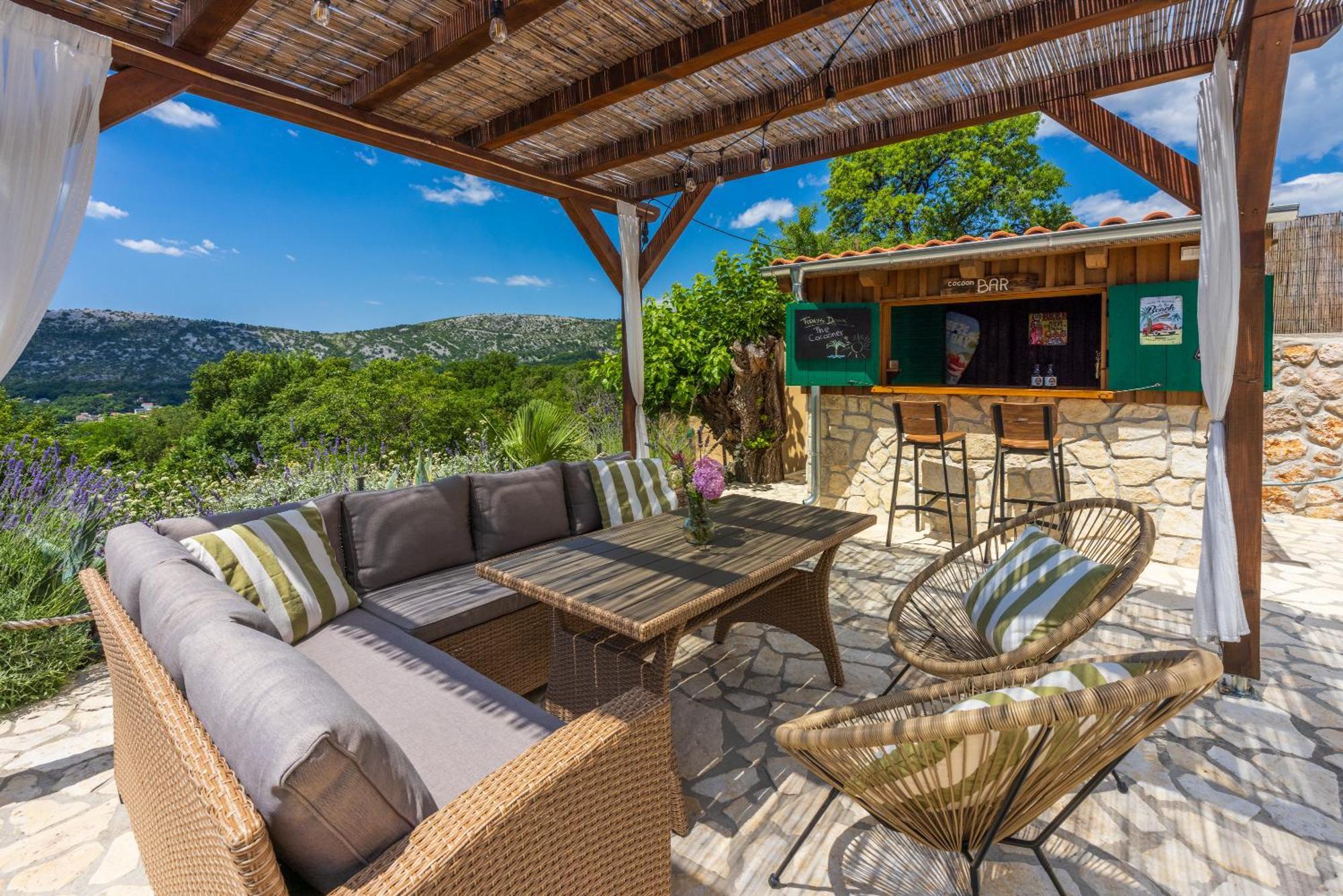 Villa Cocoon - Vacation Home With Heated Pool & Garden Брибир Екстериор снимка