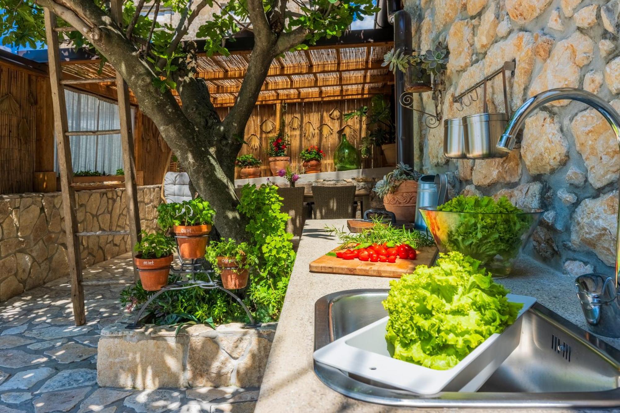 Villa Cocoon - Vacation Home With Heated Pool & Garden Брибир Екстериор снимка