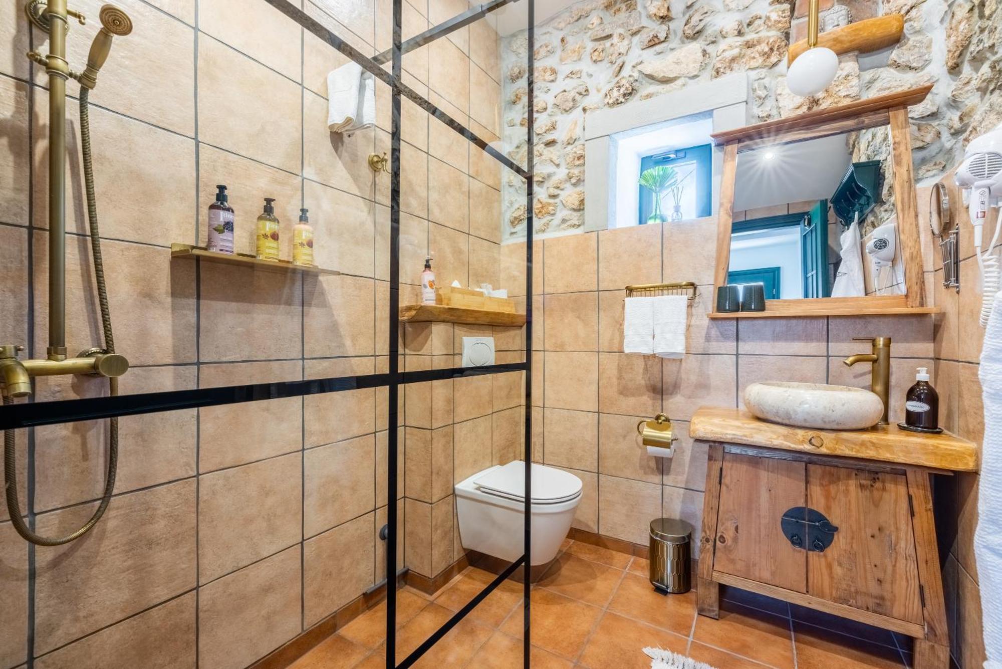 Villa Cocoon - Vacation Home With Heated Pool & Garden Брибир Екстериор снимка